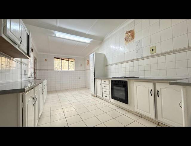 5 BEDROOM HOUSE FOR SALE IN RIDGEWAY